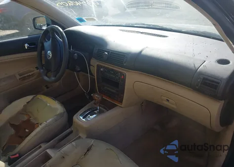 2000 Volkswagen Passat Glx from USA, damaged, VIN WVWPD23B4YE181761